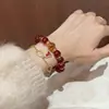 Pulsera de Ágata Roja Natural para Mujeres en su Año Zodiacal, Accesorio Estilo Diseñador con Cristal Torre Amarillo y Cuentas de Cristal Rojo para la Buena Suerte
