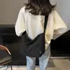 Bolso Cruzado de Hombro de Nailon Impermeable Estilo Japonés Casual para Mujer con un Diseño Único, Bolso Dumpling Retro de Nicho para Commuter