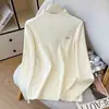 Suéter para Mujer Otoño/Invierno 2026: Camiseta base de cuello alto con un diseño elegante con adornos de letras y remaches, top de punto interior de manga larga y cuello redondo