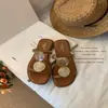Sandalias de Tira con Diseño de Nicho 2026 para Mujer, Chanclas Planas de Moda con Suela Suave y Punta Abierta, Estilo Cuadrado para Adultos