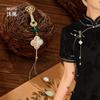 Nuevo estilo chino antiguo estilo cheongsam presión solapa ligero lujo alta gama concha natural perla de agua dulce borla colgante nuevo estilo broche