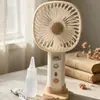 Ventilador de mão novo, simples e estiloso, com spray hidratante e três níveis de velocidade do vento, com base de carregamento direto para o telefone, perfeito como ventilador de mesa e como presente