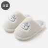 Chinelos de Pelúcia de Algodão Bordados em Desenho Animado para Mulheres, Inverno Interno Casa Quente Antiderrapante Fofos Chinelos de Casa para Mulheres