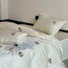 Juego de Cuatro Piezas de Algodón de Fibra Larga Satín 100S Blanco Cremoso Corazón de Niña Funda de Edredón para Dormir Desnudo Ropa de Cama de Algodón Puro