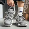 Zapatos de hombre, moda nueva y moderna para todas las estaciones, zapatillas deportivas casuales de malla transpirable, zapatos de senderismo gruesos antideslizantes para hombre, zapatos de papá
