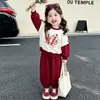 Conjunto de sudadera de oso de dibujos animados estilo coreano para niñas, nuevo modelo primavera y otoño 2026, elegante conjunto de dos piezas para niñas pequeñas