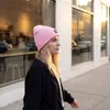 Nuevo Gorro de Punto con Cara Sonriente Transfronterizo con Etiqueta de Cuero, Gorro de Punto Unisex para Otoño e Invierno, Disponible en Stock Color Sólido, Hace que la Cara Parezca Más Pequeña