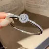 Pulseira com Fecho de Flor Oval em Zircônia Estilo Retro Francês, Pulseira de Luxo Leve de Alta Qualidade com Design Único, Joia de Nicho para Mulheres