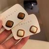 Pendientes retro cuadrados de colores contrastantes de estilo coreano, moda de nicho, sentido de alta gama, elegantes pendientes únicos con gotas de aceite, joyería simple para las orejas.