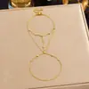 Anillo de Cadena de Muñeca Integrado de Gama Alta con Diamantes, Pulsera de Joyería de Acero Inoxidable Chapado en Oro, Accesorio de Mano Simple y Versátil para Mujer