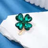 Broche de Trevo de Quatro Folhas da Sorte de Cristal Colorido Atacado Moda Luxo Leve Broche de Alto Padrão Novo Broche Versátil de Planta Flor