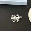 Estilo Chica Dulce Plata Mate Zirconia de Colores Flor de Margarita Mariposa Collar Pasador Versátil Pin Lateral Cadena para Clavícula