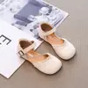 Zapatos planos de princesa casuales versátiles, ligeros, de suela suave, a la moda y modernos para niñas pequeñas, colección primavera-verano 2026, sandalias de punta cerrada