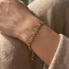 Pulsera de Corazón Hueco para Mujer, Brazalete texturizado de Acero de Titanio 18K, Pulsera Versátil de Moda de Gama Alta Europea y Americana para Mujer al por Mayor