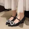 Zapatos Mary Jane para Mujer con Hebilla Cuadrada de Pedrería Francesa 2026 Otoño Nueva Llegada Talla Grande Correa Única Tacón de Cuña Punta Fina Corte Bajo Zapatos de Una Sola Tira