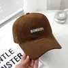 Chapéu Americano Escovado para Homens, Boné de Beisebol da Moda com Bordado de Letras para Mulheres, Boné Versátil Casual com Aba Curva Bico de Pato para Primavera e Outono