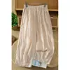 Foto real de los nuevos pantalones anchos de algodón y lino estilo vintage para el verano de 2026, holgados y adelgazantes, forrados y no transparentes, de longitud recortada