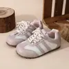 Zapatillas de Entrenamiento para Niñas 2026 Primavera y Otoño Nuevos Zapatos de Malla para Niños Estilo Ballet Zapatillas Suaves Antideslizantes