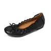Zapatos de salón poco profundos estilo ballet con puntera redonda, lazo y aumento de altura interior, con parte superior y suela suaves, zapatos de salón vintage de piel de oveja plisada para mujer