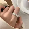 Anel Liso em Prata de Lei S925 Anel com Flor Escovada e Zircônia Anel Aberto para Dedo Indicador Feminino de Nicho Alto Padrão Não Desbota Atacado
