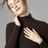 Suéter de invierno para mujer con cuello alto, corte ajustado, engrosado, nuevo y elegante estilo corto 2026, jersey de punto de manga larga, camiseta base