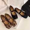 Sapatos macios e fofos com design de dedos separados 2025 primavera sapatos Mary Jane planos de pelo de cavalo estampa de leopardo couro genuíno sapatos de pé de porco feminino