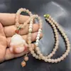 Colgante Buda Flor de Durazno Seda Dorada de Xinjiang Regalo para Novia, Mitad Rosa Mitad Blanca, Artículo de Regalo Flor de Hielo, Tallado Exquisito