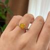 Atmósfera de otoño e invierno simulación anillo de diamante amarillo anillo de azúcar