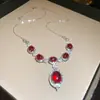 Set de Aretes y Collar de Zirconia Roja en Forma de Gota de Agua Transfronterizo Europeo y Americano, Cadena para Clavícula de Lujo Ligero de Nicho, Set de Joyería de Alta Gama