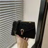 Bolso Femenino Casual, Sencillo y de Estilo Occidental con Cadena, Bolso Cuadrado Pequeño, Nueva Tendencia Otoño e Invierno 2025, Moda a la Moda, Nicho, Bolso de Hombro Único, Bolso Cruzado