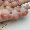 Colgante de Buda de Jade Seda Dorada de Xinjiang, Accesorios para Collar de Buda Maitreya de Polvo de Jade, Fuente Mayorista para Transmisiones en Vivo, Estatua de Buda Flor de Durazno
