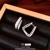 Pendientes Geométricos Triangulares de Circonita Transfronterizos, Estilo Minimalista Exquisito, Pendientes Únicos con un Toque de Lujo Ligero y de Alta Gama, Pendientes de Nicho para Mujeres
