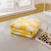 Manta de forro polar coral para cuatro estaciones, manta para siesta, colcha pequeña de franela, cubrecolchón, manta fina de franela para aire acondicionado para una persona
