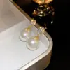 Brincos de Pérola com Franja e Laço de Diamante Cravejado com Tachas Prateadas, Brilhantes, Luxuosos e Requintados com um Toque Único e de Alto Padrão