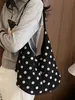 Yaozi 2026 colección de principios de otoño: bolso de hombro de gran capacidad, versátil y moderno, con colores contrastantes, que irradia una sensación de alta gama, y un bolso cruzado versátil
