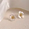 Pendientes de Flor Blanca Mate Simples Elegantes y de Alta Gama Franceses Discos en Espiral para Mosquitos Clip para Oreja Pendientes Perforados para Mujer Pendientes