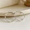 Brincos de Argola com Pino de Prata S925 para Mulheres, Brincos Exagerados Versáteis de Nicho de Alta Qualidade, Brincos de Moda Mais Vendidos no Exterior Atacado