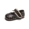 Zapatos pequeños de cuero para bebé niña con borde de encaje de lunares, modelo otoño 2026, zapatos planos de lazo para niñas, disponibles para envío directo