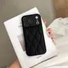Funda Creativa Nueva para Teléfono de Chaqueta de Plumas Compatible con Apple 18PROMAX Moderna 17PRO/17 Rojo Cereza 13/14