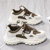 Zapatos de Hombre de Moda 2025 Nuevos de Primavera Versátiles Casuales que Aumentan la Altura Tenis Blancos Estilo Hong Kong Zapatos de Papá Moda Ins Zapatos