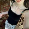 Chica Guapa Lleva Camisola Estilo Francés con Almohadillas para Pecho para Mujer para Usar como Ropa Exterior en Verano con Bonitos Tops sin Mangas de Espalda