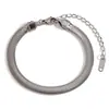 Moda europeia e americana nicho elegante pulseira retrô aço inoxidável banhado a ouro 18K pulseira de três camadas com microincrustação de flor de coração de pêssego para mulheres