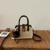 Bolso de hombro nuevo, elegante y versátil 2026, un bolso de mano mate de alta gama, de nicho, bolso de axila y bolso cruzado