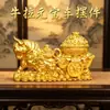Ornamentação de Carrinho Yuanbao de Tração de Touro em Liga Metálica Direto da Fábrica Estilo Chinês Touro Dourado Atrator de Riqueza Puxando Carrinho Decoração para Casa Escritório Loja