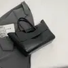 Bolsa Tote Transfronteiriça de Luxo Estilosa Versátil para Mulheres 2025 Novo Estilo Coreano Bolsa de Mão Simples Bolsa de Ombro Retrô para o Dia a Dia