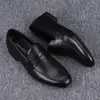 Zapatos de Piel para Hombre Primavera Nuevo Estilo 2026 Zapatos Casuales para Hombre Negocios Suela Suave Superficie Suave Mocasines sin Cordones Zapatos de Piel