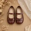 Sapatos Mary Jane para Meninas 2026 Nova Coleção Primavera e Outono Laço Velcro Solado Macio Padrão Cera de Abelha Sapatos de Princesa Retrô