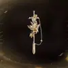 Broche de Espada Full Diamond Brillante de Trabajo Pesado Lujo Ligero para Mujer Nicho de Gama Alta Único Hermoso Pin Accesorios para Abrigo Chaqueta