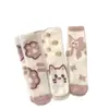 Calcetines de estilo japonés para otoño e invierno con estampado de gato de dibujos animados lindos, color rosa, perfectos para niñas, versátiles y adorables, ideales para usar en casa y proporcionar calor