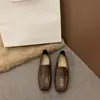 Primer Encuentro: Mocasines estilo británico con detalles de hebilla, nueva colección otoño 2026, zapatos slip-on de punta cuadrada